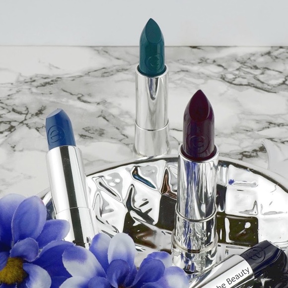 Lot of 3 Essence Vibrant Shock Matt Lipsticks - Picture 3 of 12